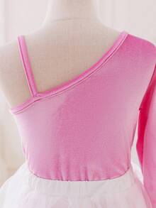 Glamorique Kids 女童天鹅绒斜肩3D花卉上衣和网眼裙两件套，适合节日、派对、活动 - 粉色 - 查看 3