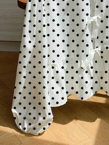 SHEIN EZwear 秋冬季女士休闲可爱圆领波点印花蝴蝶结娃娃衫下摆泡泡袖宽松开襟衬衫，时尚百搭。