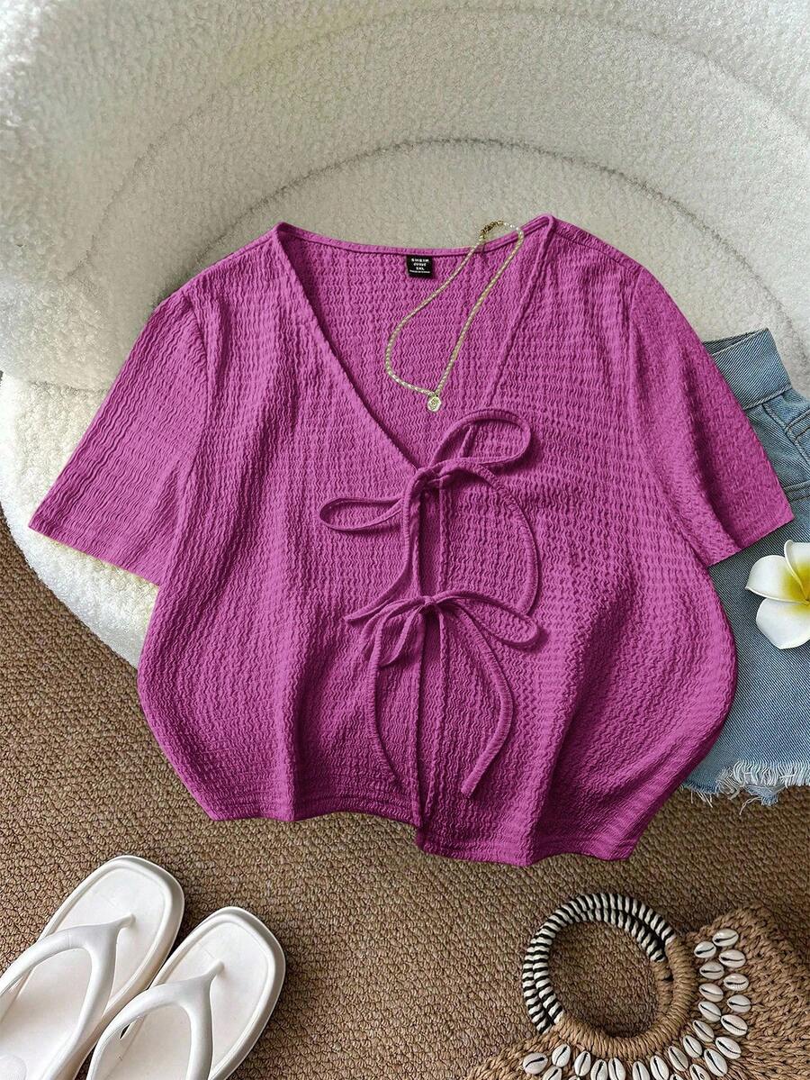 SHEIN LUNE 大码女式纯色V领短袖前系带纹理面料夏季上衣 - 中紫紅色 - 查看 1