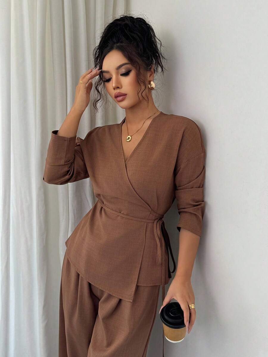 Elenzga Conjunto de 2 piezas de camisa de manga larga con cuello y pantalones anchos y sueltos, de tela tejida en color marrón café, adecuado para atuendo casual de mujer a principios de otoño, apropiado para citas, regreso a la escuela, atuendo de maestra, estilo de Oriente Medio, elegante y maduro, atuendo de oficina, estilo francés elegante, moda coreana. - Café integral - Ver 1