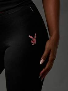 Missguided x Playboy Mallas capri de talle alto con estampado de logotipo rosa para mujer - Negro - Ver 4