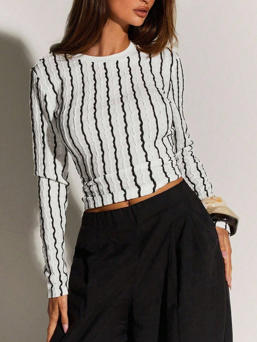 Athîral 女式条纹圆领修身休闲长袖T恤 - 黑與白 - 查看 1