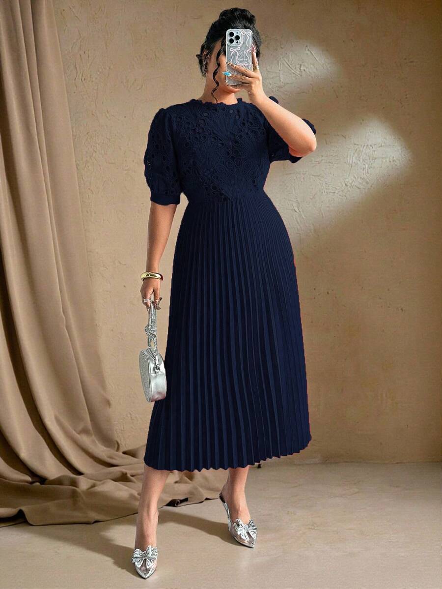 Roveilla Đầm midi xếp ly tay ngắn thêu họa tiết trơn màu thanh lịch cỡ lớn dành cho nữ - Xanh đậm - Xem 1