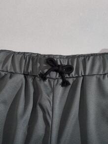 SHEIN 1 件青少年男孩字母贴花细节撞色饰边抽绳腰短裤，春季服装，青少年男孩服装