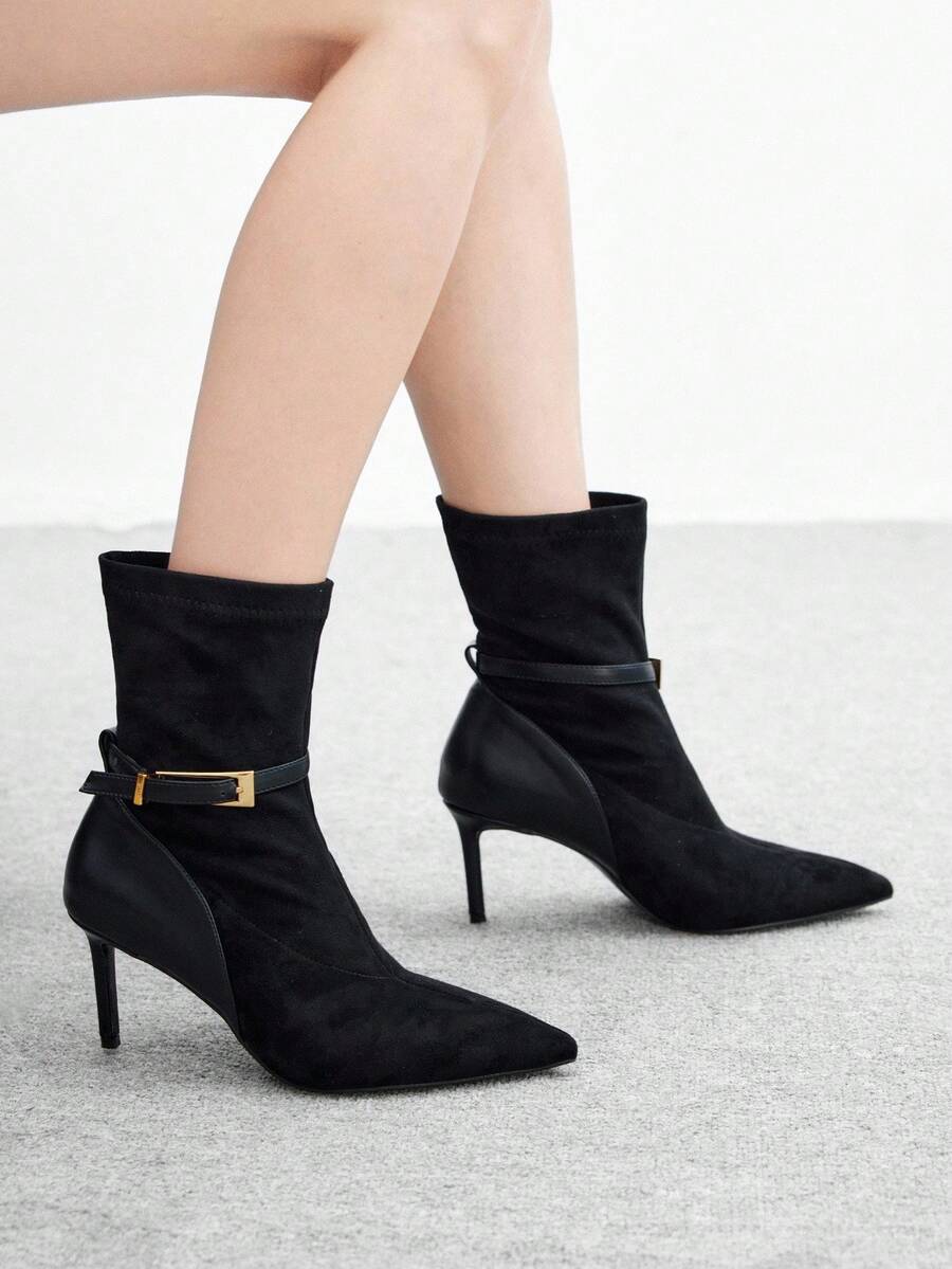 CUCCOO BIZCHIC 极简细跟踝靴，金属搭扣设计，优雅拼接高跟踝靴 - 黑色 - 查看 1