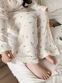 Dazy Plus 2 件套睡衣套装，针织撞色蕾丝领上衣和裤子，全身花卉印花，加大码女士睡衣，秋季服装 - 杏色 - 查看 1