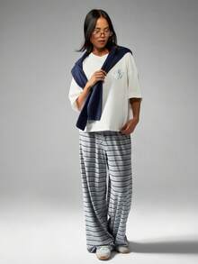 MISSGUIDED Oversized Monogram T-Shirt With Elegant Script Logo Basic Casual Top Perfect For Daily Wear Or Loungewear Comfort Fit Cotton Blend Short Sleeve Summer Spring Fashion - White - View 3