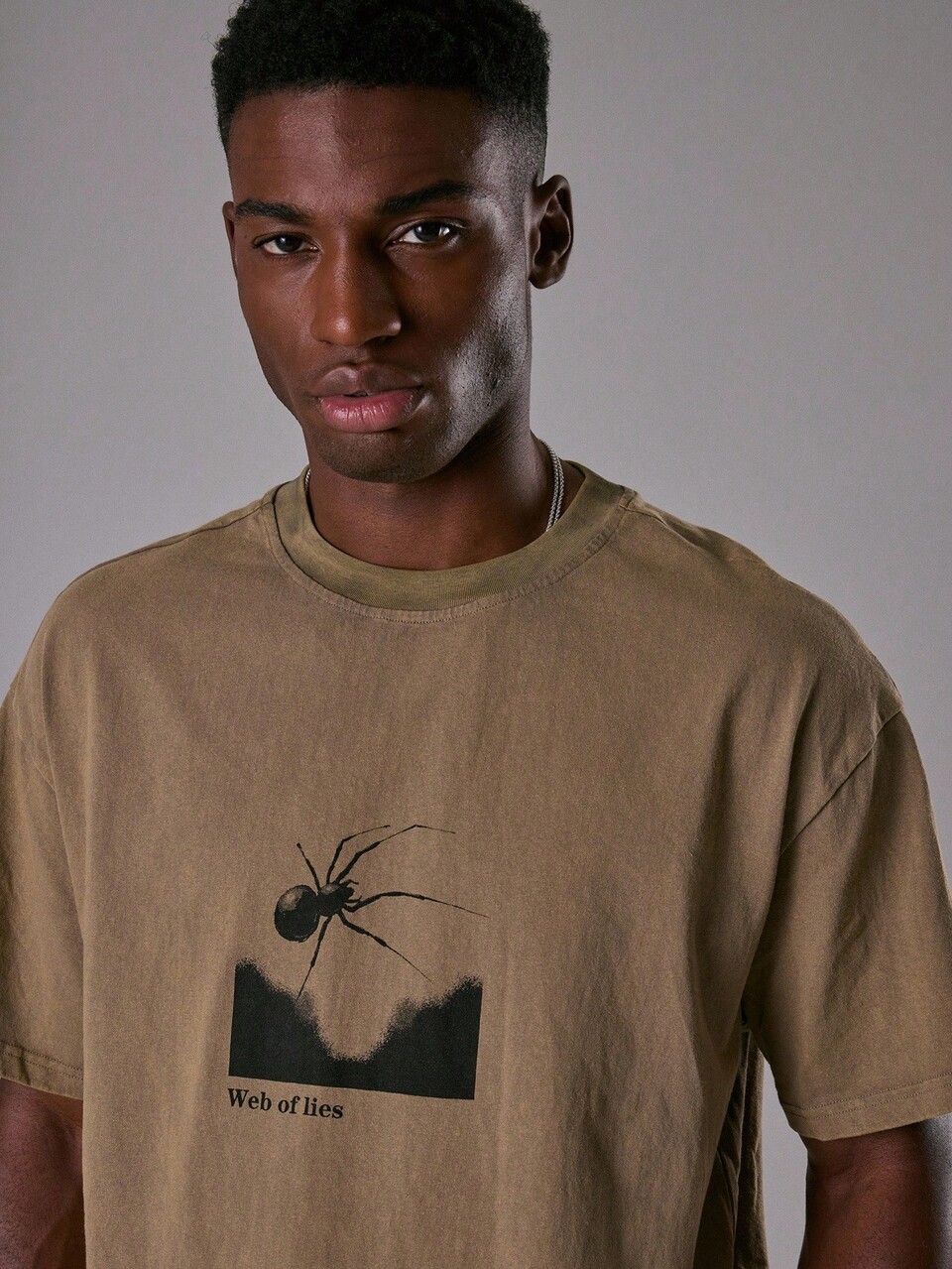 Camiseta Masculina Oversized de Manga Curta com Estampa Frontal para o Verão