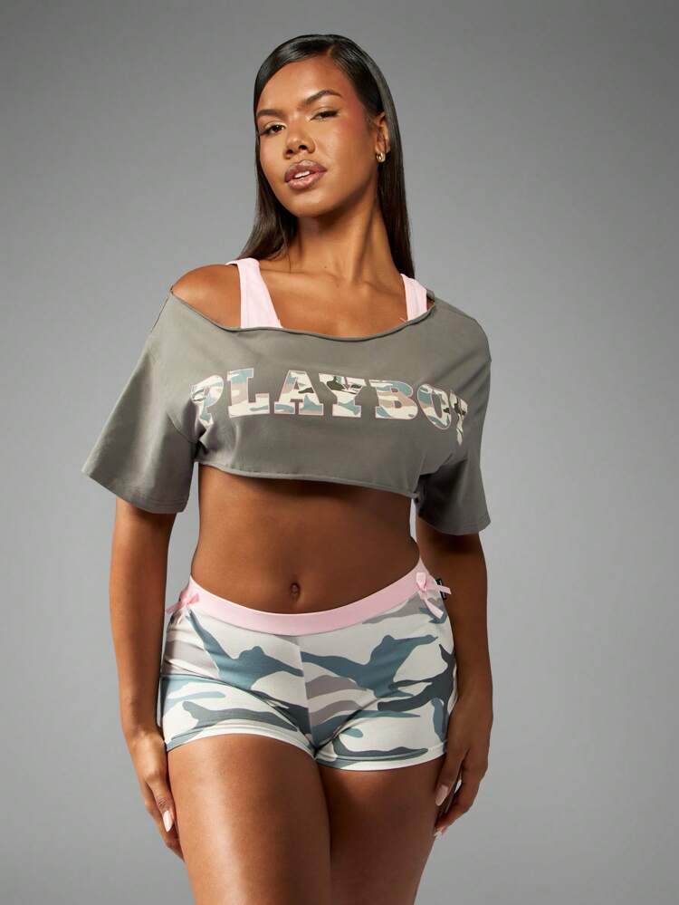 Missguided x Playboy カモフラージュロゴプリントのダブルレイヤークロップドTシャツ