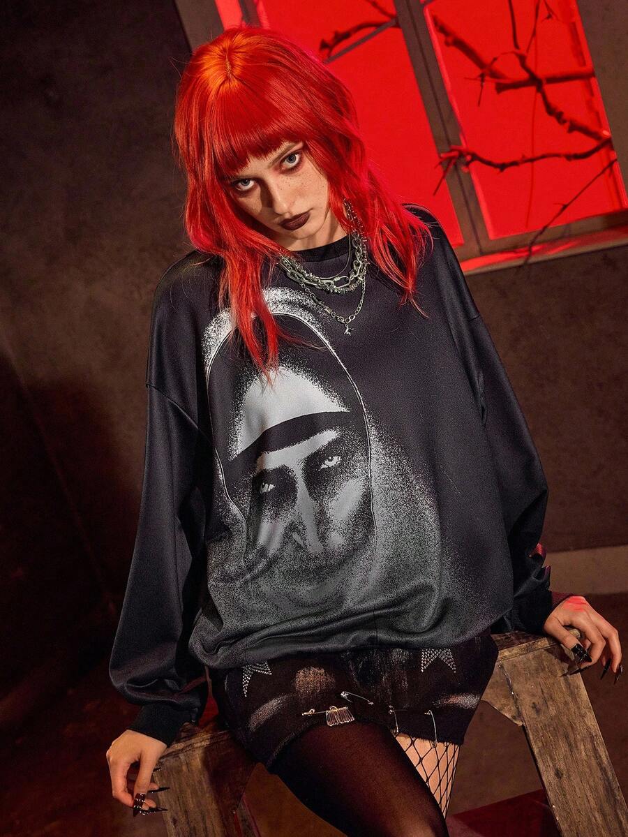 The Nun X SHEIN Áo nỉ dài tay cổ tròn in hình nhân vật phim kinh dị màu đen - màu đen - Xem 1