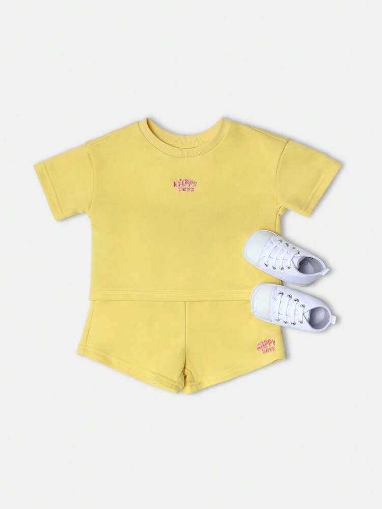 Bluza z krótkim rękawem w komplecie z pasującymi spodenkami