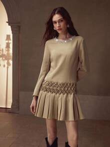 MOTF PREMIUM Váy xếp ly viền ngọc trai giả - Màu be - Xem 4