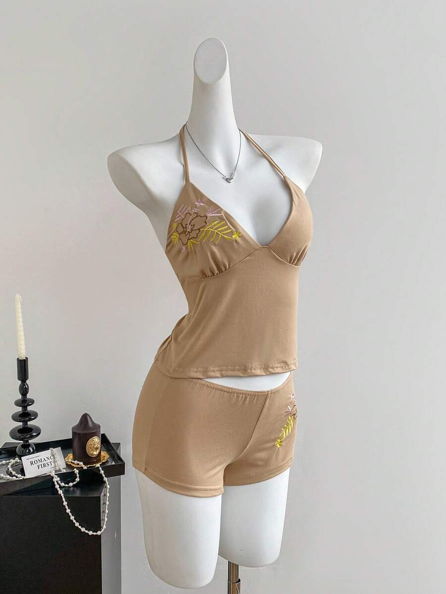 SHEIN Unity 女士棕色花卉刺绣复古 Y2K 紧身舒适海滩度假泳衣套装、细肩带 V 领吊带背心和性感短裤 - 卡其色 - 查看 1