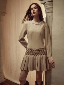 MOTF PREMIUM Váy xếp ly viền ngọc trai giả - Màu be - Xem 5