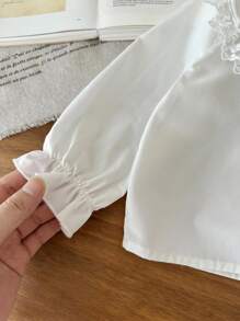 LMoss Kids LMoss 女婴纯色彼得潘领休闲衬衫，适合开学第一天穿着，女童长袖衬衫，女童白色衬衫，女童刺绣衬衫，女婴返校衬衫，女童长袖衬衫，女童翻领衬衫，秋季服装，女童水手衬衫，女婴衬衫，校服上衣，白色上衣，白色衬衫，长袖上衣，可爱上衣，返校季，母女/姐妹亲子装，长袖，女婴蕾丝衬衫，女婴立领女婴白色衬衫，冬季白色 - 白色 - 查看 6