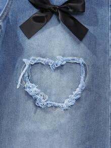 SHEIN ChillGRL Denimly 年轻女孩复古时尚街头风格松紧腰纽扣前拉链黑色蝴蝶结装饰爱心贴片刺绣牛仔裤，加大码 - 中等水洗藍 - 查看 6