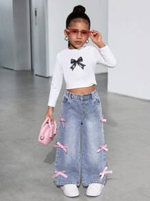 SHEIN Jeans anchos de mezclilla azul con lazo rosa decorativo, ropa de jeans de otoño e invierno para niñas, look cool para el Día de Acción de Gracias - Lavado ligero - Ver 2