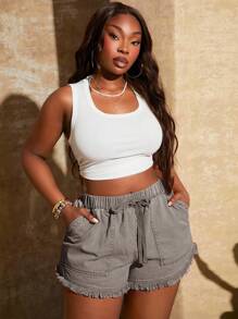 SHEIN SXY 大码女装春秋季新款复古水洗弹力腰流苏边短裤，适合日常穿着、音乐节、演唱会、狂欢派对、海滩度假、约会之夜、生日、单身派对、夜店、可爱休闲、购物、街头风、外出等场合，易于搭配，显瘦，凸显身材，修饰身形，秋季必备 - 灰色 - 查看 7