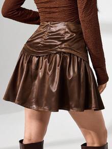 Modelyn Rok Mini Wanita dengan Hem Berlapis Bahan Kulit Sintetis - Coklat - View 5