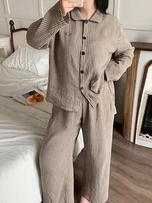 Dazy Plus Bộ đồ ngủ 2 món họa tiết sọc cổ tròn cỡ lớn dành cho nữ, đồ mặc nhà in họa tiết dễ thương, trang phục thu đông, trang phục ấm áp - Màu Khaki - Xem 7