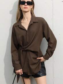 Aveloria Modichic 经典纯色法式奢华优雅不对称系带腰长袖衬衫，修身高端休闲百搭上衣，适合所有季节 - 棕色 - 查看 3