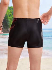 SHEIN Quần bơi bó sát thể thao thường ngày dành cho nam thiếu niên, họa tiết hình học chuyển màu. - Đỏ - Xem 2
