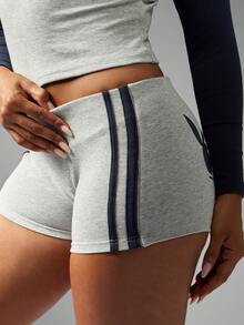 Missguided x Playboy Christmas Ribbed Knit Raglan Sleeve Top With Matching Shorts - Multicolor - View 6