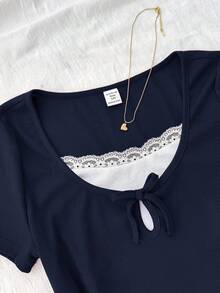 少女春夏情人节、休闲家居、干净女孩、美国 BM 风格、Y2K 女孩、海军蓝和白色对比罗纹针织拼布蕾丝荷叶边蝴蝶结紧身短袖 T 恤