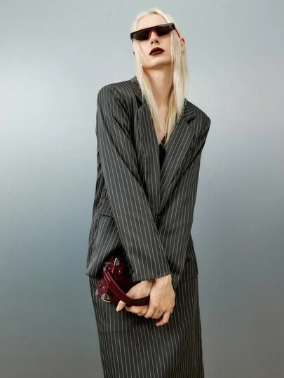 Airlisse 两件套：条纹垫肩西装外套和半身裙，正式优雅