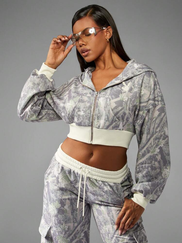 Missguided x Playboy Felpa corta oversize con stampa mimetica e cappuccio con coulisse per uso casual