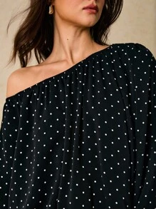 Poéselle 女式圆点印花露肩灯笼袖荷叶边下摆时尚迷你连衣裙 - 黑色 - 查看 4
