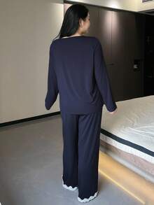 Dazy Plus 2 piezas Conjunto de pijama de talla grande para mujer con top holgado de cuello en V con parches de encaje y pantalones, ropa de otoño e invierno