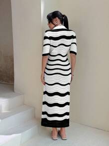 EURMUSE Vestido de punto maxi con cuello polo, manga corta, contraste de color, diseño de rayas en zigzag y calado de ganchillo - Blanco y Negro - Ver 2