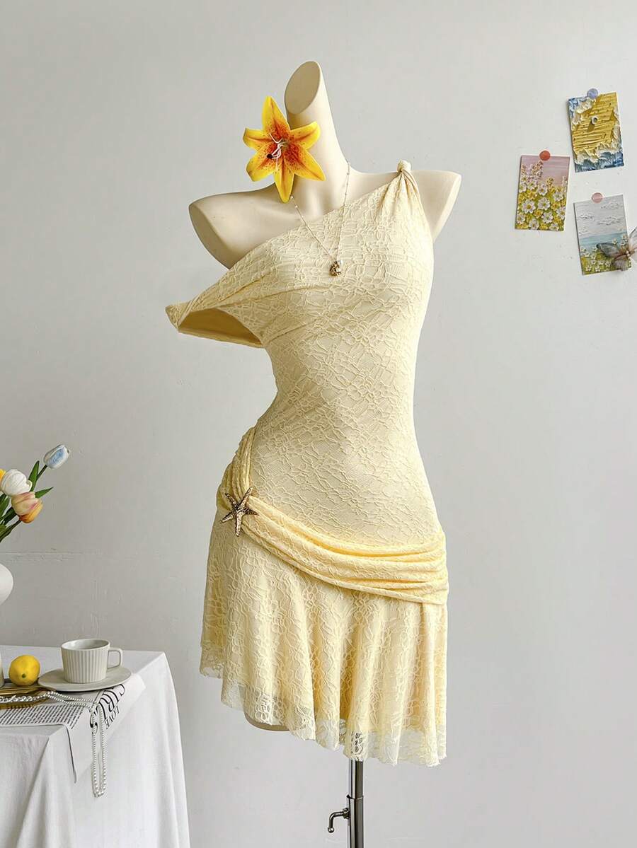 Soleia 女士度假修身连衣裙，3D 花卉装饰，简约抹胸迷你连衣裙，休闲百搭，适合通勤、约会、下午茶、海滩、游轮、公路旅行、音乐节、波西米亚风度假 - 黃色 - 查看 1