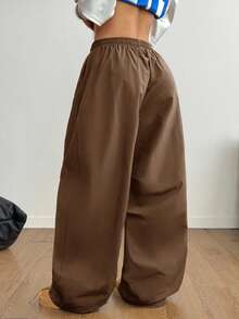 Coolane 女士和男士夏季节日情侣同款复古运动服刺绣图案格子 Corta Vento 纹理宽松降落伞弯刀裤 - 咖啡棕 - 查看 7