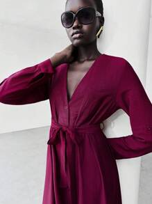 Lumivelle 系带蝴蝶结袖前开口 V 领衬衫裙