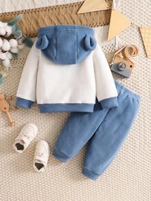 SHEIN Bộ 2 món áo hoodie nỉ lông mềm cho bé trai với họa tiết thêu hình gấu và quần cạp chun, quần áo trẻ em, trang phục trẻ sơ sinh, thích hợp cho mùa thu/đông, 6 tháng-3 tuổi, quần áo trẻ sơ sinh hình gấu, bộ đồ gấu cho bé trai, bộ quần áo mùa đông cho bé trai, bộ áo hoodie hình gấu cho bé trai, bộ đồ gấu màu xanh dương, Cozy Pixies, bộ quần áo mùa đông cho bé trai, bộ đồ cho bé trai, trang phục mùa thu cho bé trai, quần áo trẻ em/trẻ sơ sinh, quần áo bé trai, bộ đồ thường ngày cho bé, trang phục mùa đông cho bé trai, quần áo mùa đông cho bé trai, 6 tháng-3 tuổi - Nhiều màu - Xem 2