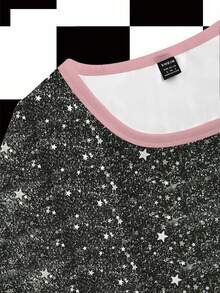 Shutterstock 灰色亮片星星撞色 Y2K 街头服饰短款宽领上衣，适合秋冬派对、聚会和日常穿着星星上衣闪光上衣闪亮上衣 - 灰色 - 查看 3
