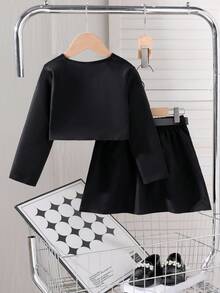 Nowy, elegancki, dwuczęściowy komplet dla dziewcząt w wieku 4-7 lat, bluzka z długim rękawem i dekoltem w serek zapinana na guziki, w połączeniu z modną plisowaną spódnicą, odpowiedni na wiosnę i jesień