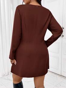 SHEIN Frenchy Robe évasée élégante et minimaliste avec boucle métallique rouge, grande taille. Convient pour le bureau, les déplacements, les fêtes, les rassemblements, le Nouvel An, Noël - Tabac - Voir 2