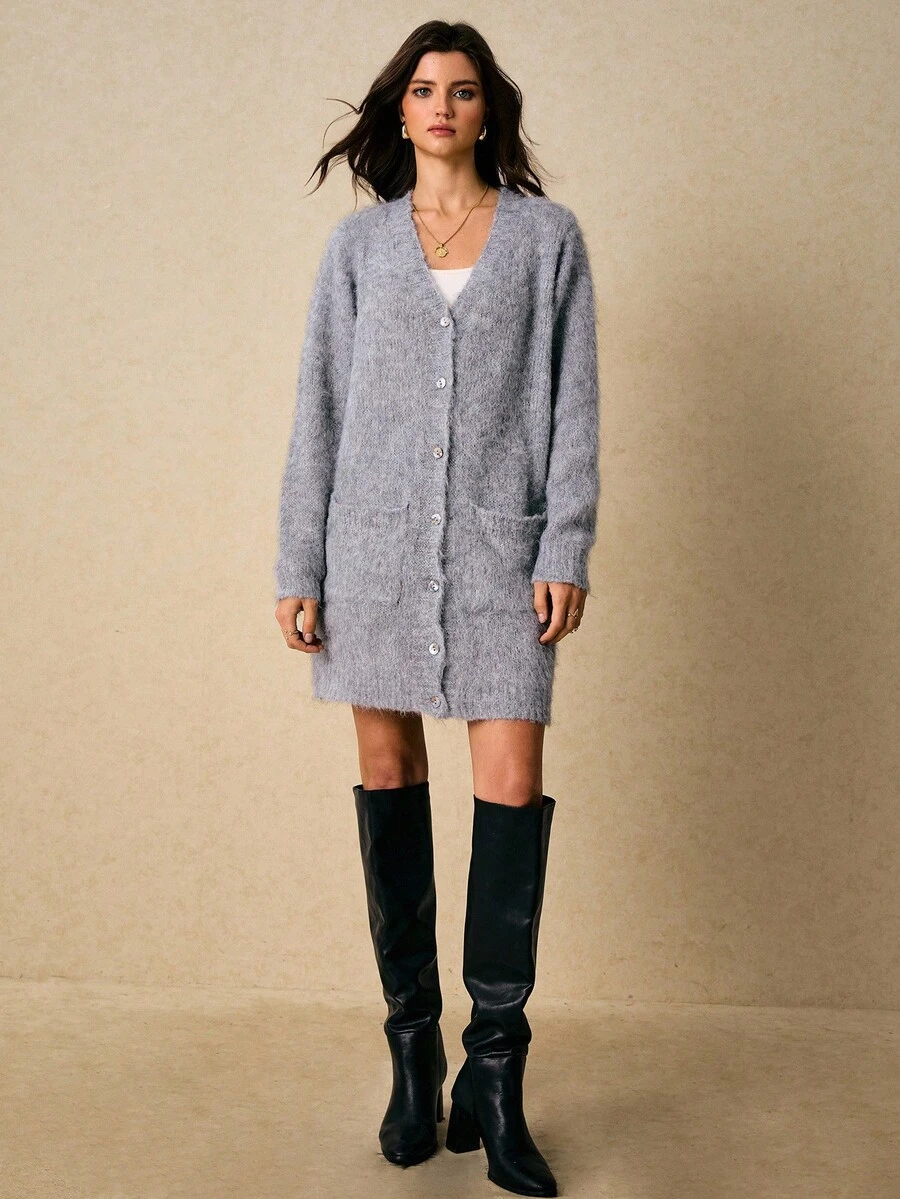 Poéselle Cárdigan largo con botones de mezcla de mohair suave y esponjoso, con bolsillos para un acogedor y elegante estilo por capas. Cárdigan largo de unicolor de mujer de manga larga con doble bolsillo y abotonadura sencilla. Cárdigan esponjoso, cárdigan de mohair, coatigan largo, abrigo de suéter con cinturón, capas acogedoras de otoño, cárdigan de punto suave, suéter de guardarropa cápsula, minimalista de otoño, invierno - Gris - Ver 1