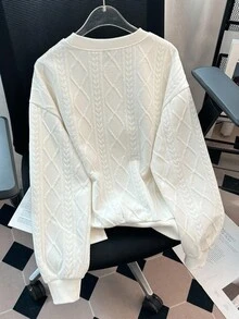 GlowEve 女士时尚纯色纹理装饰钩针 3D 花卉圆领落肩长袖开衩下摆宽松休闲运动衫 - 杏色 - 查看 2