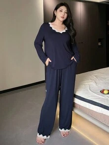 Dazy Plus 2 piezas Conjunto de pijama de talla grande para mujer con top holgado de cuello en V con parches de encaje y pantalones, ropa de otoño e invierno