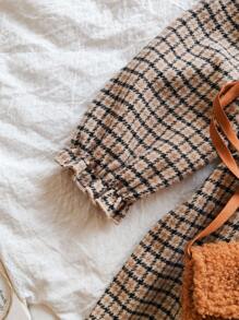 SHEIN Vintaside Kids 2 buc. Set de jachetă casual confortabilă din pluș pentru bebeluși, vestă și rochie cu mânecă lungă cu geantă, potrivit pentru purtarea zilnică de toamnă/iarnă, rochie în carouri pentru bebeluși, ținută de toamnă pentru bebeluși, haine vintage pentru bebeluși, ținută maro - Multicolor - Vizualizare 8