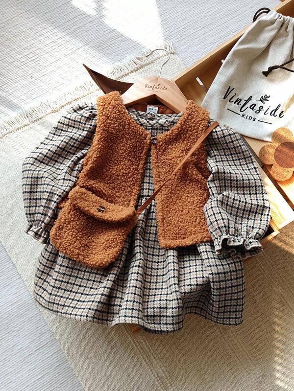 SHEIN Vintaside Kids 两件套女婴舒适休闲毛绒背心外套和长袖连衣裙套装，含包包，适合秋冬季日常穿着。女婴格子连衣裙，女婴秋季套装，复古婴儿服装，棕色套装