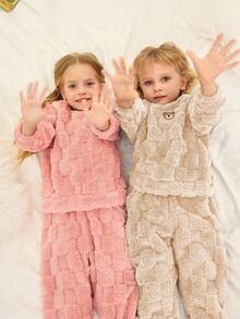 SHEIN 4 件套家庭装格子法兰绒睡衣套装，舒适长袖衬衫和裤子休闲家居服，母子装（单独出售）