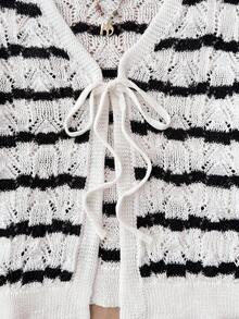 SHEIN Cárdigan de punto versátil a rayas blancas y negras para niña preadolescente