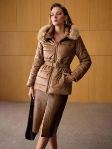 MOTF PREMIUM 对比色人造皮草连帽冬季大衣 - 卡其色 - 查看 5