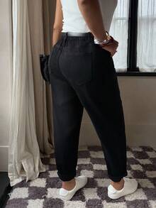 Dripcurv 大码女式黑色七分牛仔裤，适合所有季节，简约休闲，复古风格，百搭日常牛仔裤，是新年穿搭的完美之选。 - 黑色 - 查看 2