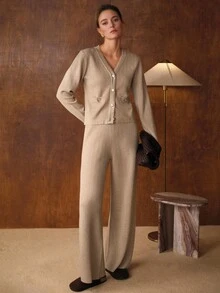 MOTF PREMIUM Conjunto de suéter con camisa de cuello en V abotonada y pantalones de pierna ancha - Caqui - Ver 4